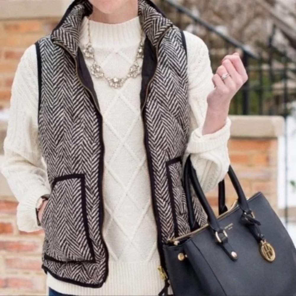 Merokeety Herringbone Black and White Quilted Vest Size Medium